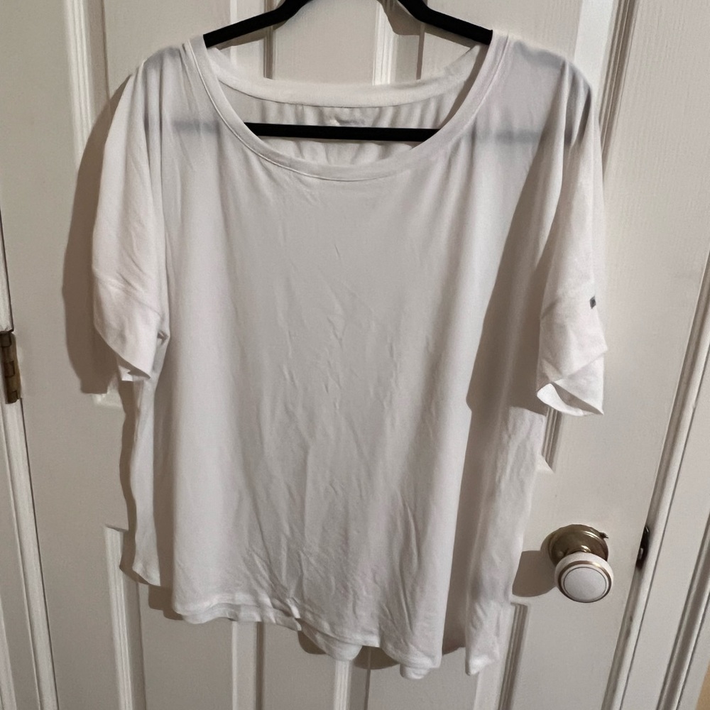 T Shirt. Size XL. Columbia